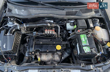 Седан Opel Astra 2005 в 
