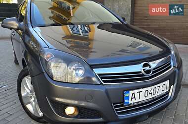 Хэтчбек Opel Astra 2012 в 
