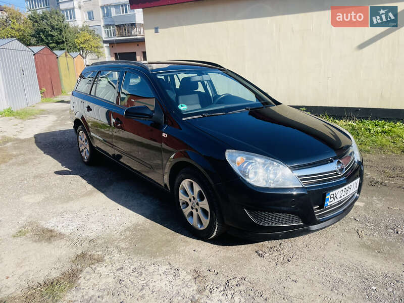 Универсал Opel Astra 2008 в Ровно