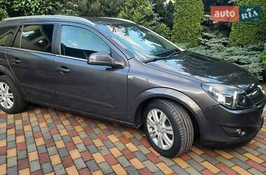 Универсал Opel Astra 2010 в Львове