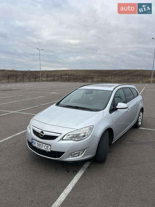 Универсал Opel Astra 2011 в Ровно фото 2 Универсал Opel Astra 2011 в Ровно