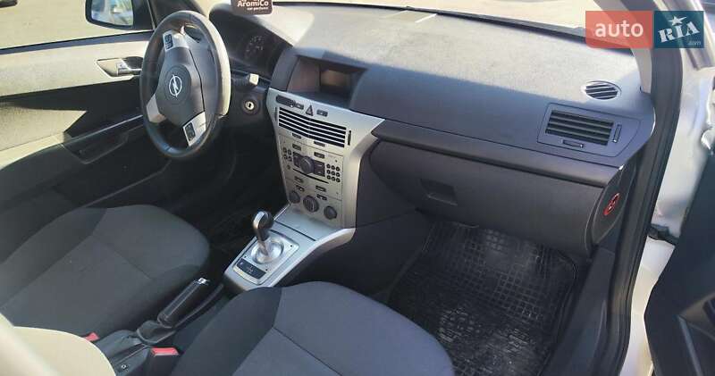 Хэтчбек Opel Astra 2011 в Житомире фото 2 Хэтчбек Opel Astra 2011 в Житомире