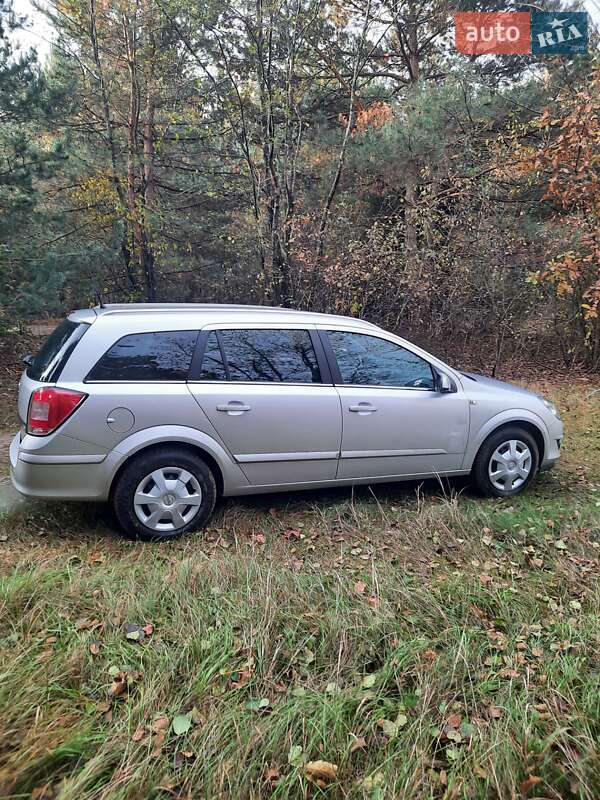 Универсал Opel Astra 2008 в Кременце