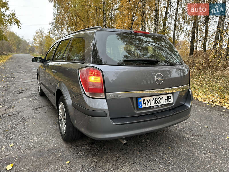 Універсал Opel Astra 2005 в Мені