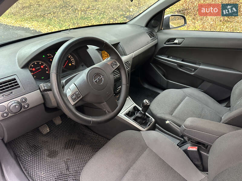 Універсал Opel Astra 2005 в Мені