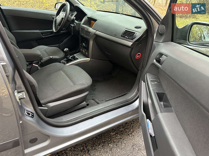 Універсал Opel Astra 2005 в Мені