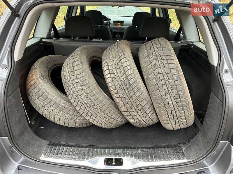 Універсал Opel Astra 2005 в Мені