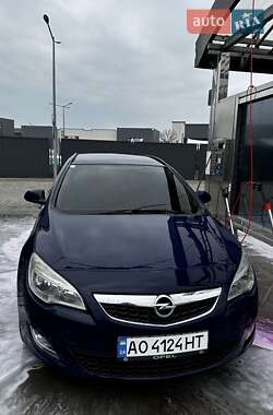 Универсал Opel Astra 2011 в Мукачево