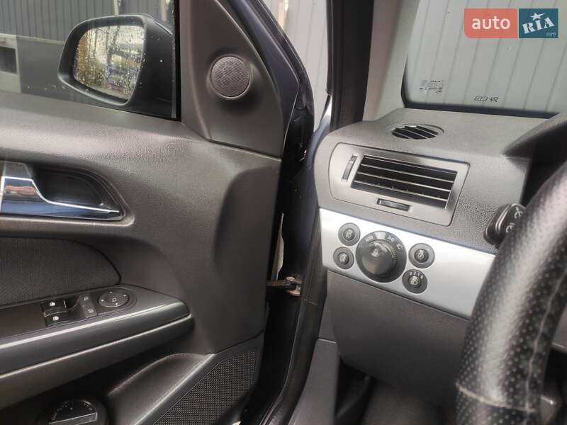 Универсал Opel Astra 2005 в Самборе