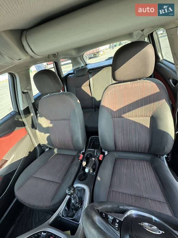 Універсал Opel Astra 2011 в Чернівцях