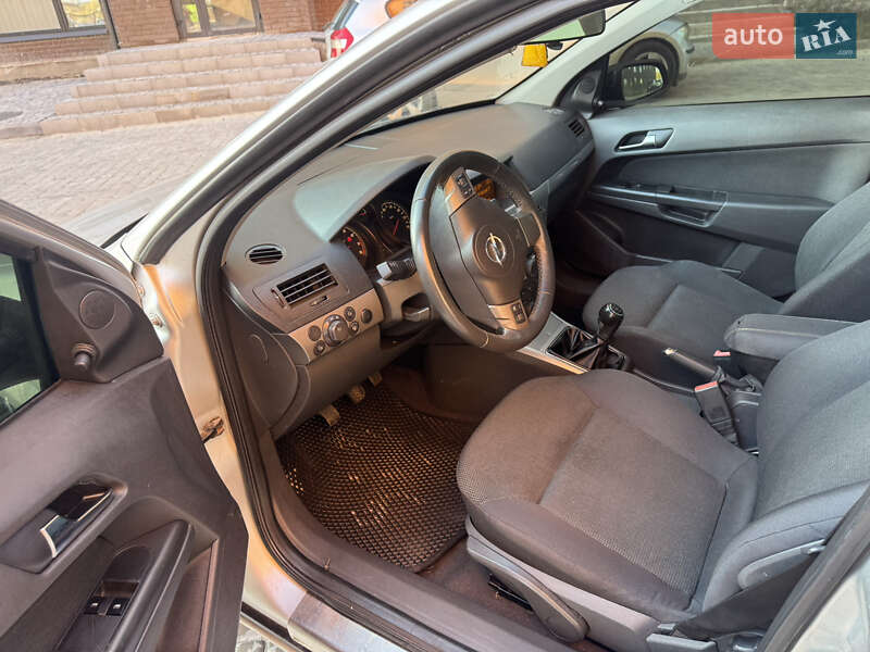 Хетчбек Opel Astra 2006 в Нетішині