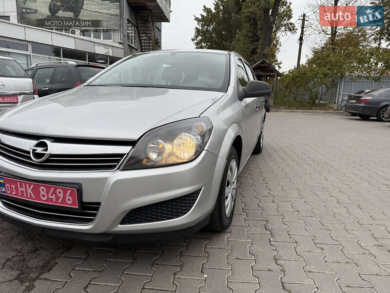 Универсал Opel Astra 2010 в Виннице