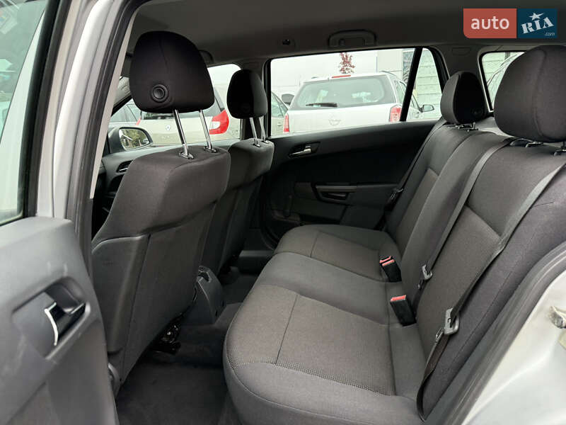 Универсал Opel Astra 2010 в Виннице