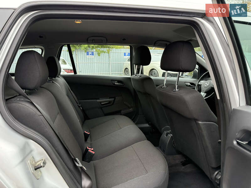 Универсал Opel Astra 2010 в Виннице