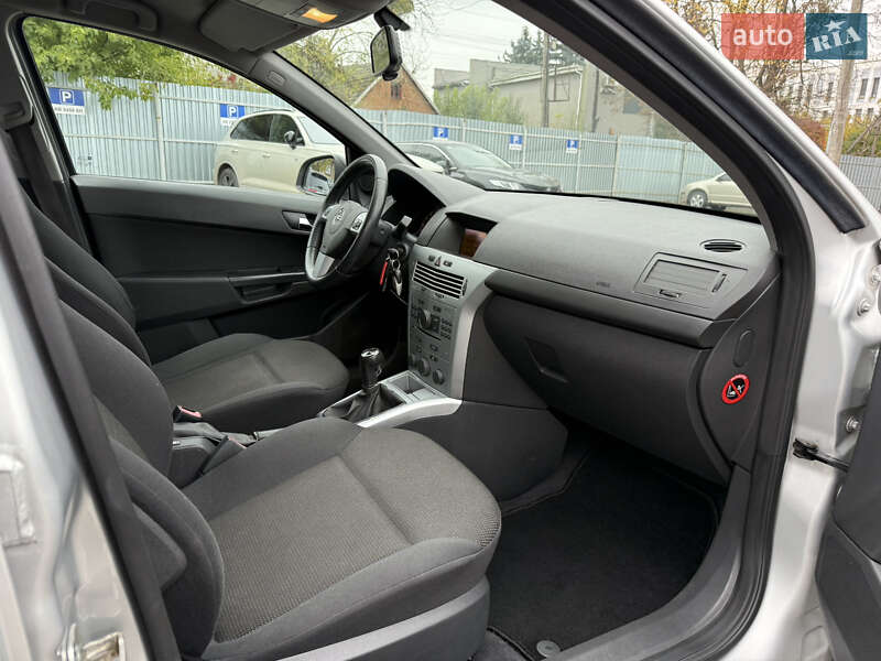 Универсал Opel Astra 2010 в Виннице