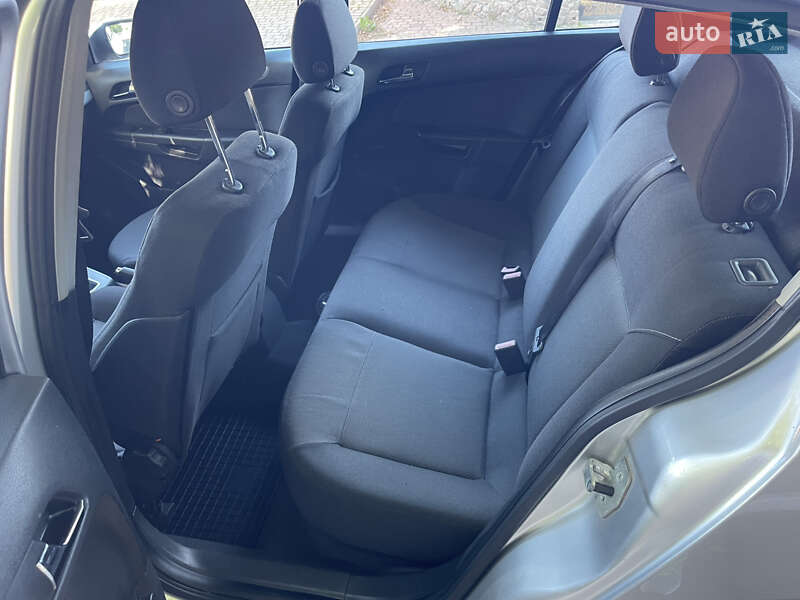 Хэтчбек Opel Astra 2005 в Киеве фото 35 Хэтчбек Opel Astra 2005 в Киеве