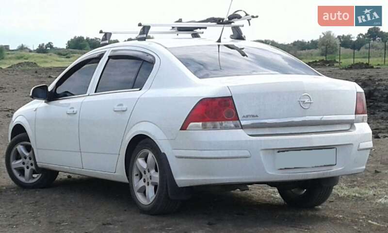 Седан Opel Astra 2014 в Днепре