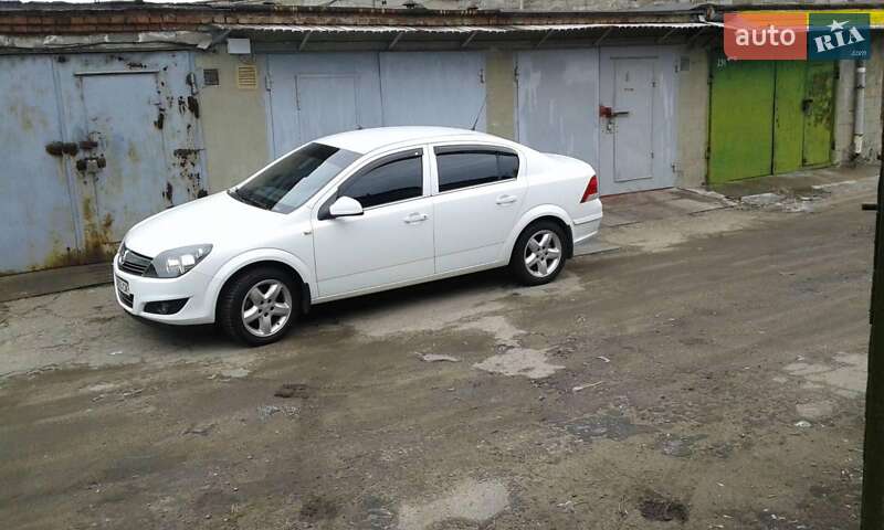 Седан Opel Astra 2014 в Днепре