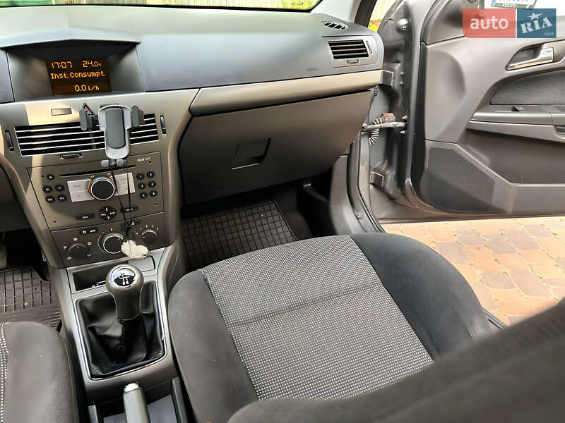 Универсал Opel Astra 2005 в Киеве