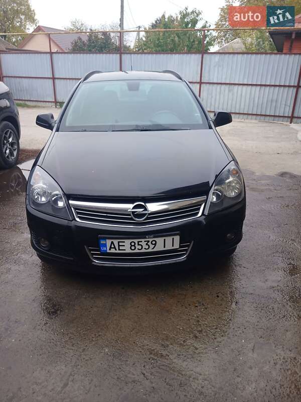 Opel Astra 2010 Opel Astra 2010