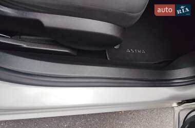 Універсал Opel Astra 2014 в 