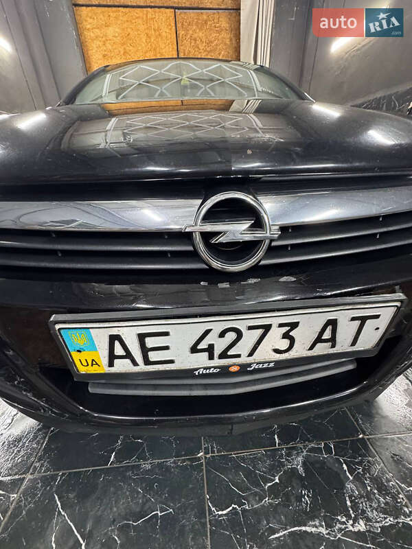 Хэтчбек Opel Astra 2006 в Днепре