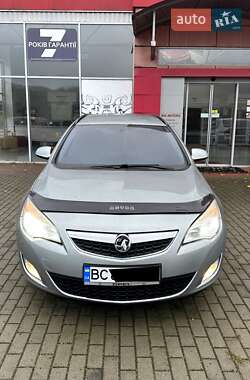 Универсал Opel Astra 2012 в Хусте