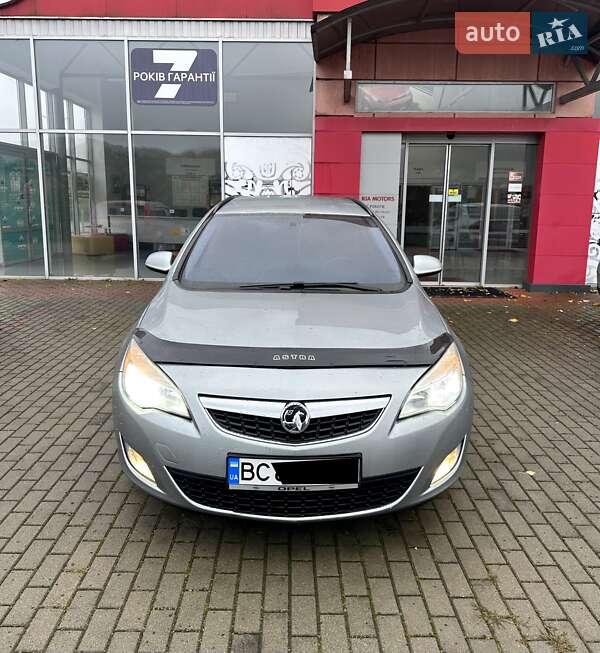 Универсал Opel Astra 2012 в 