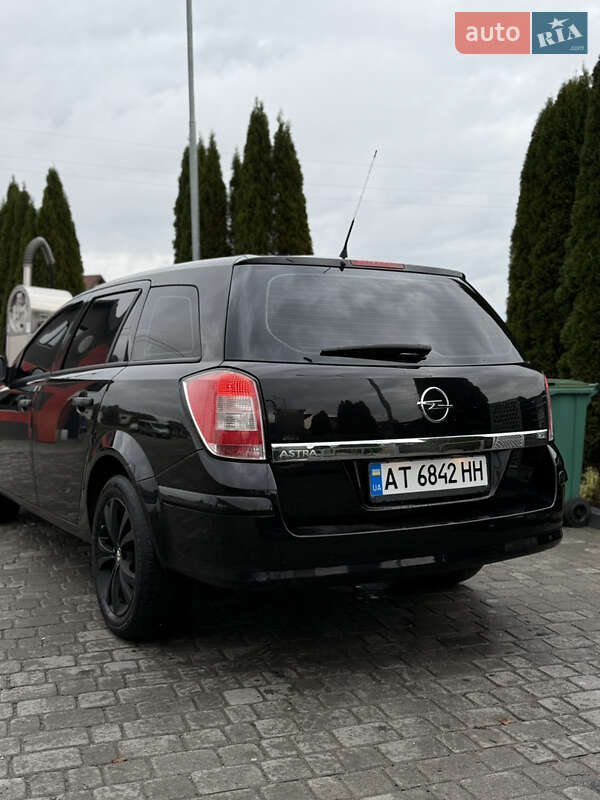 Универсал Opel Astra 2010 в Ивано-Франковске