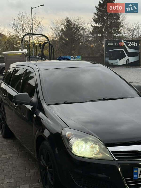 Универсал Opel Astra 2010 в Ивано-Франковске