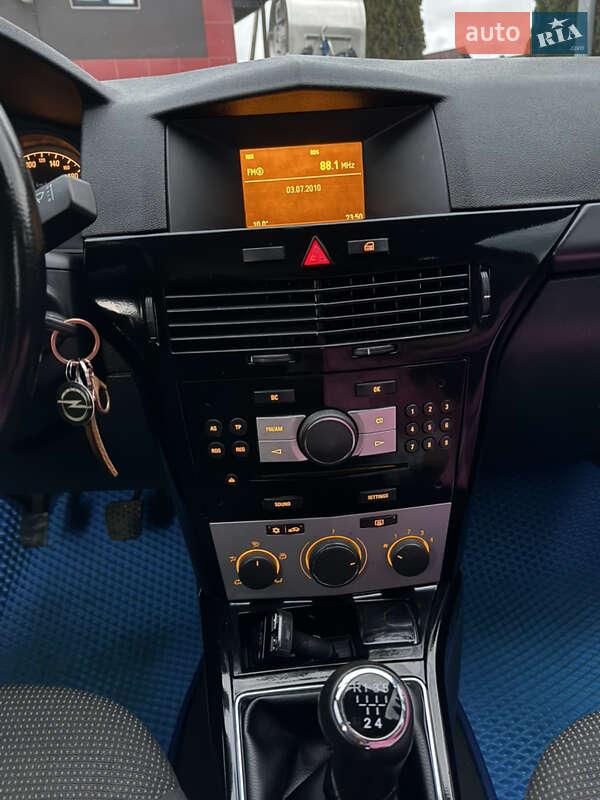 Универсал Opel Astra 2010 в Ивано-Франковске