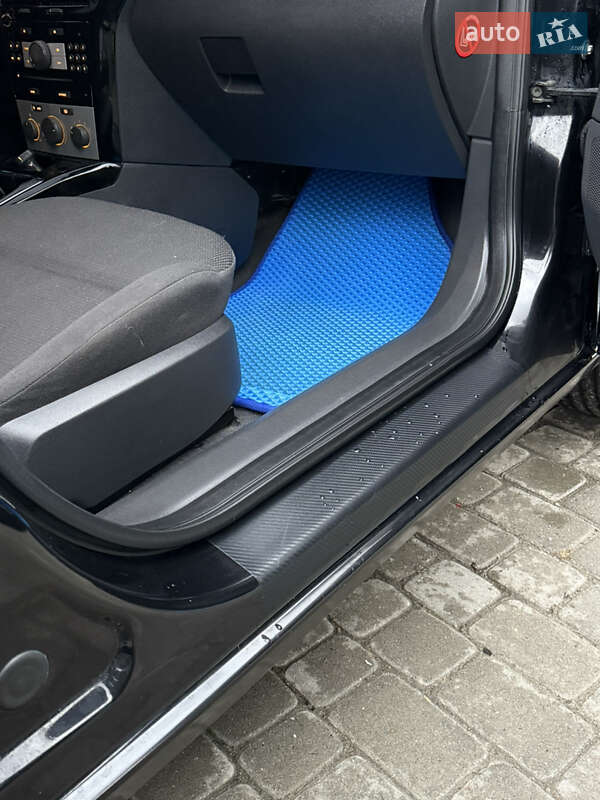 Универсал Opel Astra 2010 в Ивано-Франковске