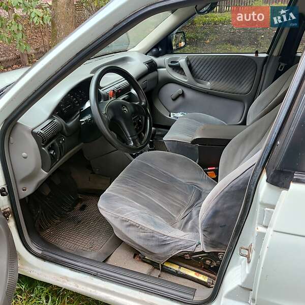 Хетчбек Opel Astra 1995 в Корсунь-Шевченківському