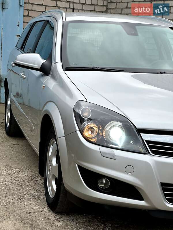 Универсал Opel Astra 2009 в Николаеве