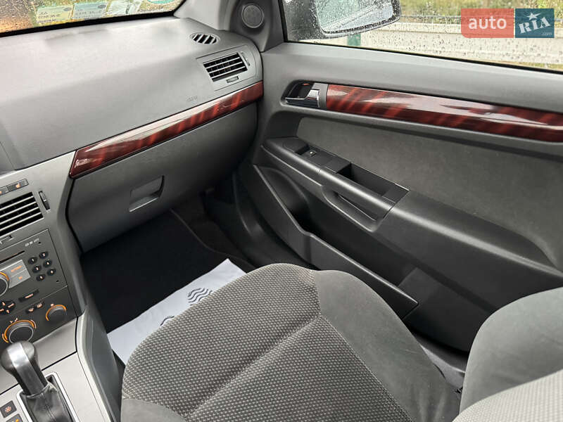 Хэтчбек Opel Astra 2005 в Дрогобыче