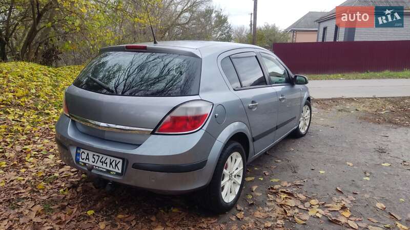 Хэтчбек Opel Astra 2005 в Золотоноше