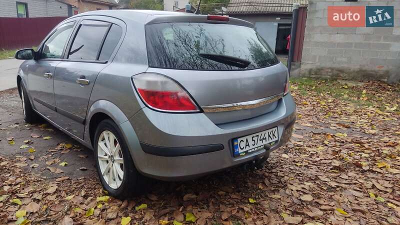 Хэтчбек Opel Astra 2005 в Золотоноше
