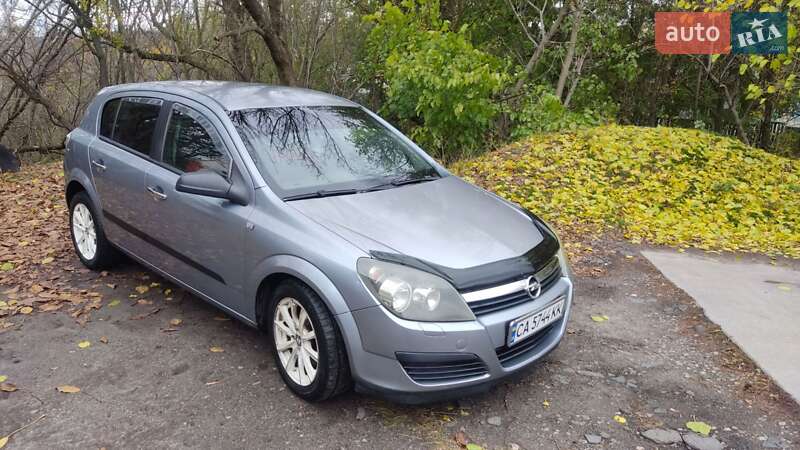 Хэтчбек Opel Astra 2005 в Золотоноше