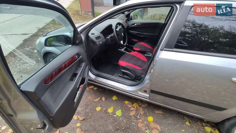 Хэтчбек Opel Astra 2005 в Золотоноше
