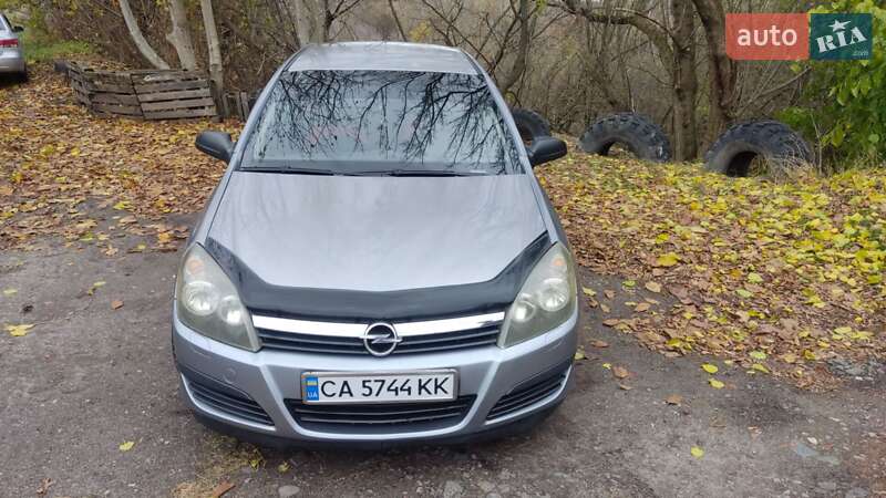 Хэтчбек Opel Astra 2005 в Золотоноше