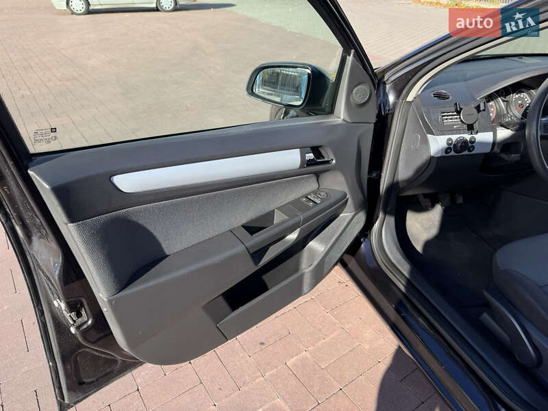 Хэтчбек Opel Astra 2005 в Ровно фото 13 Хэтчбек Opel Astra 2005 в Ровно