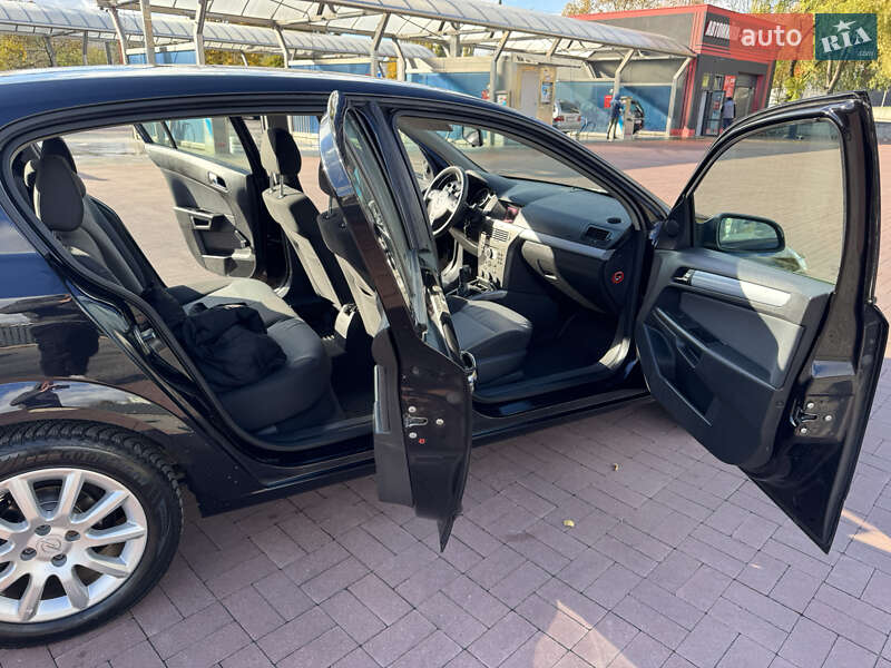 Хэтчбек Opel Astra 2005 в Ровно фото 20 Хэтчбек Opel Astra 2005 в Ровно