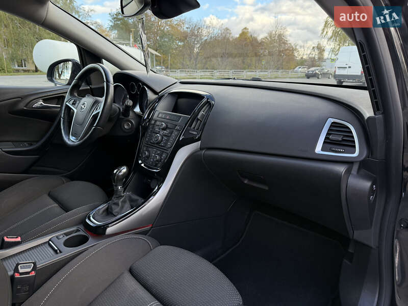 Универсал Opel Astra 2016 в Тернополе