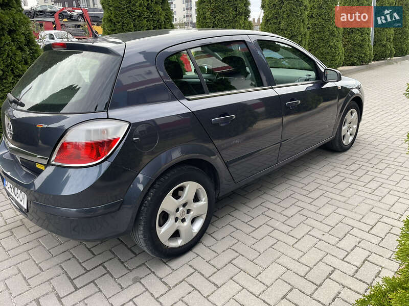 Хэтчбек Opel Astra 2006 в Городке