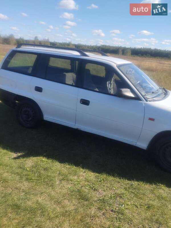 Універсал Opel Astra 1993 в Сарнах фото 3 Універсал Opel Astra 1993 в Сарнах