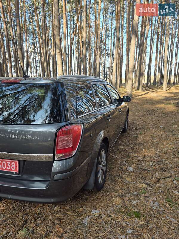 Универсал Opel Astra 2010 в Харькове