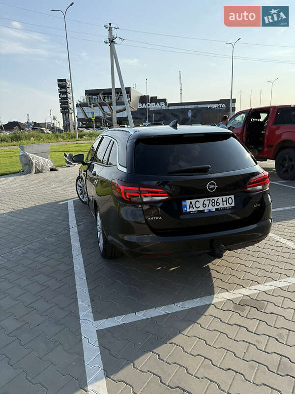 Універсал Opel Astra 2016 в Луцьку