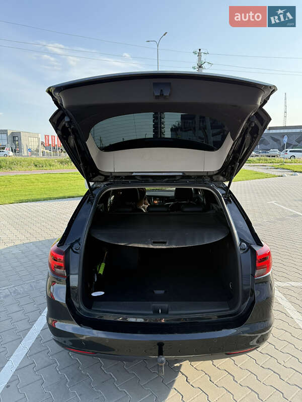 Універсал Opel Astra 2016 в Луцьку