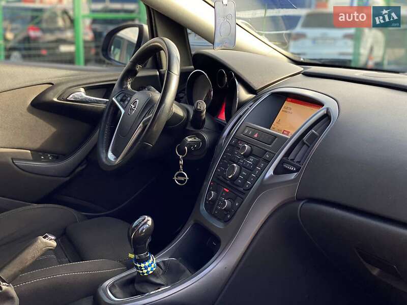 Универсал Opel Astra 2015 в Днепре
