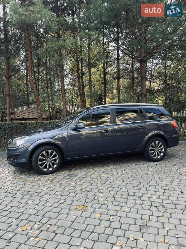 Универсал Opel Astra 2010 в Луцке фото 2 Универсал Opel Astra 2010 в Луцке